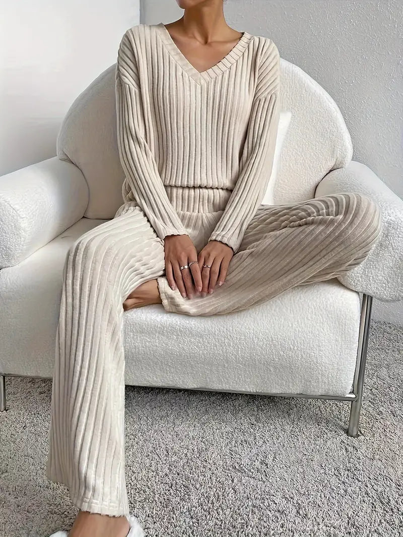 Wrocisława - Zestaw z Topem V-Neck i Luźnymi Spodniami